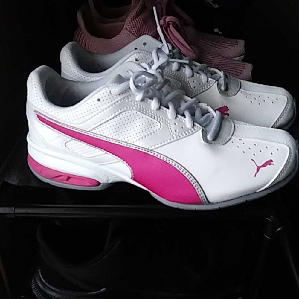 Women puma shoes